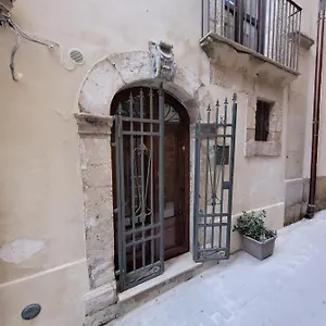 https://casetta-lucilla.sicilyhotelsitaly.net