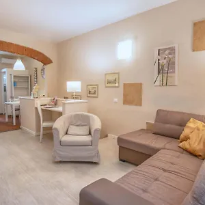 https://appartamento-in-firenze.it-tuscanyhotel.com