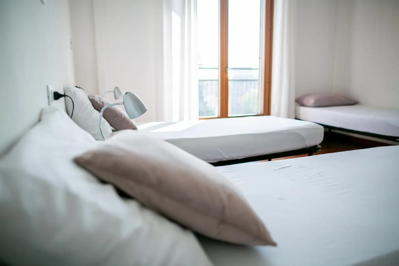 Bed & Breakfast B&B Best Hostel Milano Italy