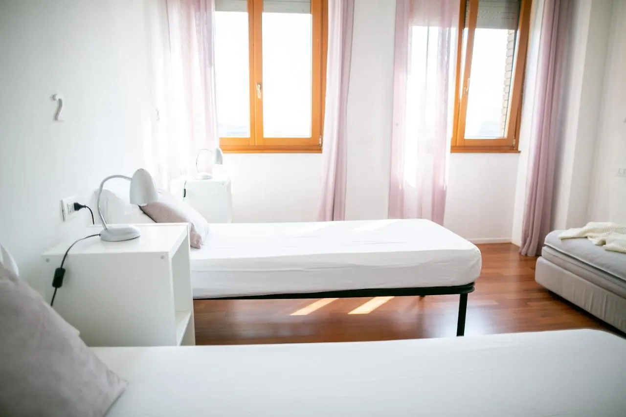 B&B Best Hostel Milano 0*, Milan Italy